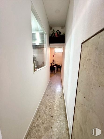 Local en alquiler en Calle Virgen de Nuria, Ciudad Lineal, Madrid, 28027 con edificio, madera, hall, accesorio, suelo, suelos, casa, techo, planta de interior y madera dura alrededor