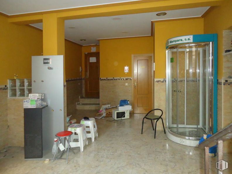 Local en venta en Calle Alberto Palacios, Villaverde, Madrid, 28021 con taburete, silla, puerta, refrigerador, accesorio, edificio, gas, suelos, techo y pintura alrededor