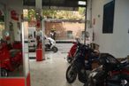 Retail for sale at Calle López de Hoyos, 82, Chamartín, Madrid, 28002 with wheel, motorcycle, tire, luggage & bags, automotive parking light, vehicle, motor vehicle, automotive lighting, fuel tank and automotive tire around