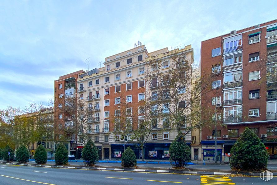 Local en venta en Calle Francisco Silvela, 55, Salamanca, Madrid, 28028 con edificio, planta, cielo, nube, propiedad, ventana, árbol, diseño urbano, condominio y bloque de torres alrededor