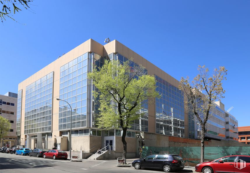 Oficina en venta en Edificio 7, Calle Julián Camarillo, 29, San Blas - Canillejas, Madrid, 28037 con edificio, cielo, árbol, diseño urbano, bloque de pisos, sombra, edificio comercial, barrio residencial, bienes raíces y fachada alrededor