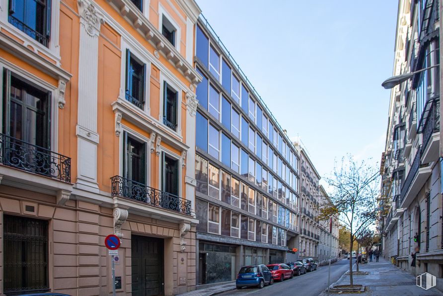 Office for rent at Calle Prim, 12, Centro, Madrid, 28004 with window, building, sky, property, car, infrastructure, vehicle, urban design, condominium and road surface around