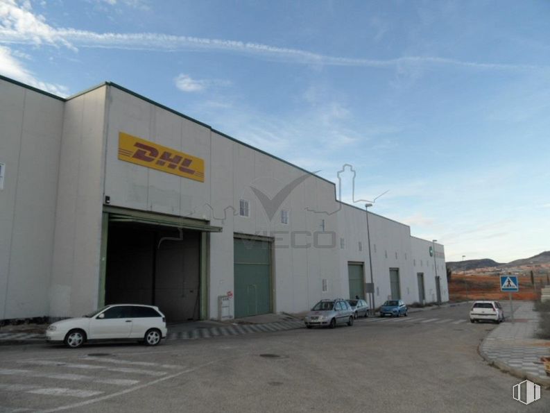 Industrial for sale at Polígono del Sepes, Cuenca, 16003 with car, building, automotive parking light, sky, cloud, wheel, tire, property, vehicle and automotive tire around