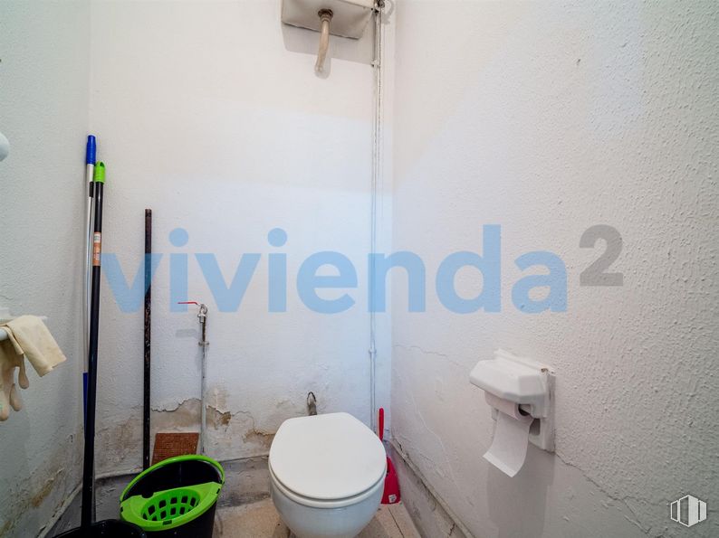 Local en venta en Calle Ferraz, Moncloa - Aravaca, Madrid, 28008 con inodoro, edificio, accesorios de fontanería, alumbrado, interiorismo, cuarto de baño, asiento del inodoro, suministro doméstico, suelo y casa alrededor