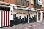 Retail for sale at Calle Sierra Vieja, 77, Villa de Vallecas, Madrid, 28031 with building, window, fixture, architecture, road surface, wood, brick, brickwork, font and wall around