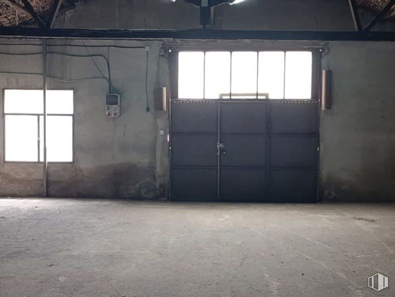 Industrial for sale at Avenida Pilar, Fuente el Saz de Jarama, Madrid, 28140 with window, door, floor, flooring, ceiling, concrete, daylighting, hall and light fixture around