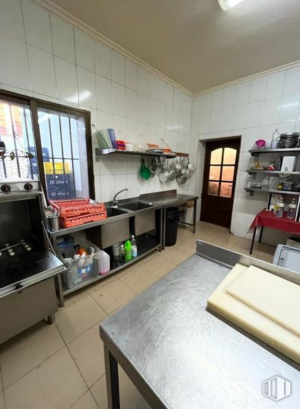 Retail for sale at Carretera Pedroñeras, La Alberca de Záncara, Cuenca, 16620 with countertop, architecture, kitchen, interior design, table, flooring, floor, kitchen stove, real estate and shelf around