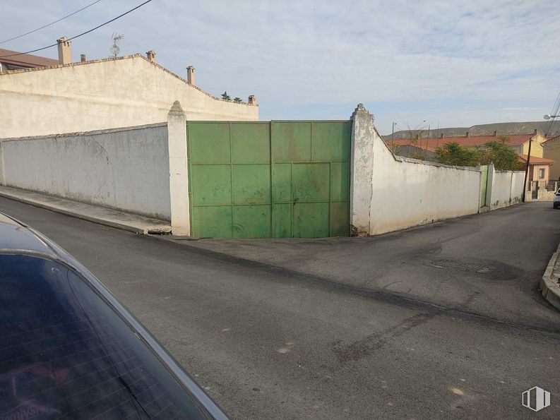 Land for sale at Calle Diego de Velazquez, 7 - 13, Huerta de Valdecarábanos, Toledo, 45750 with car, wall, road surface, asphalt, street, human settlement, concrete, tar, suburb and sidewalk around