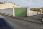 Land for sale at Calle Diego de Velazquez, 7 - 13, Huerta de Valdecarábanos, Toledo, 45750 with car, wall, road surface, asphalt, street, human settlement, concrete, tar, suburb and sidewalk around