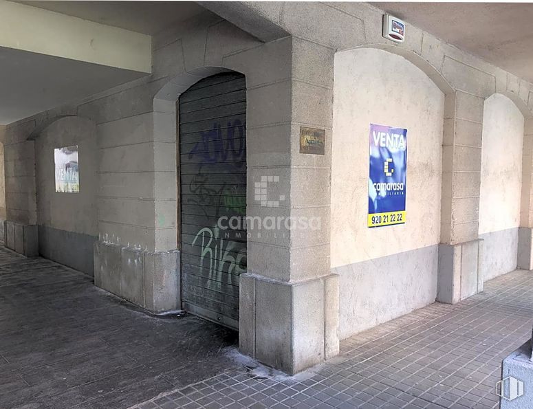 Local en venta en Calle Juan José Martín, 1 , Ávila, 05001 con edificio, piso, accesorio, suelo, arte, material compuesto, techo, arco, fachada y ladrillo alrededor