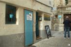 Retail for sale at Casco Histórico, Cuenca, 16001 with jeans, person, window, property, sidewalk, road surface, facade, road, city and alley around