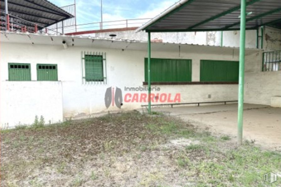 Retail for sale at Paseo Canaleja, La Torre de Esteban Hambrán, Toledo, 45920 with window, sky, land lot, cloud, fixture, plant, rural area, building, roof and facade around