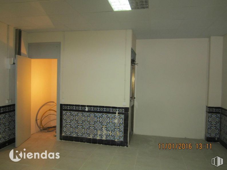 Retail for sale at Calle Tirso de Molina, Guadalajara, 19001 with building, house, hall, wood, flooring, gas, hardwood, door, ceiling and audio equipment around