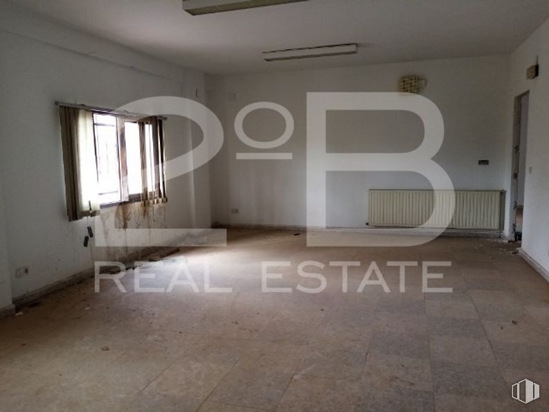 Industrial for sale at Casco urbano, La Puebla de Almoradiel, Toledo, 45840 with window, door, building, fixture, interior design, wood, flooring, floor, real estate and hall around