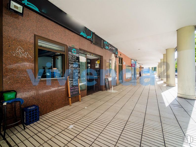 Retail for sale at Calle Arcos, San Blas - Canillejas, Madrid, 28032 with door, plant, flooring, wall, road surface, brick, sidewalk, city, houseplant and leisure around