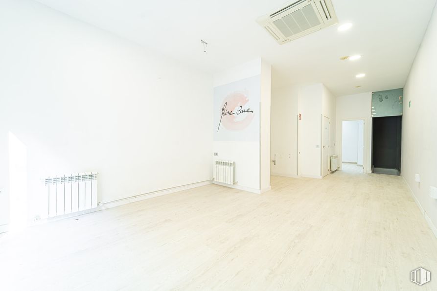 Local en venta en Calle Fernández de la Hoz, Chamberí, Madrid, 28003 con lámpara, alumbrado, accesorio, edificio, hall, madera, suelo, pintura, suelos y madera dura alrededor