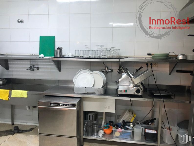 Retail for rent at Zona Arroyo de la Vega, Alcobendas, Madrid, 28108 with dishwasher, cabinetry, property, tap, building, countertop, sink, kitchen, interior design and kitchen sink around