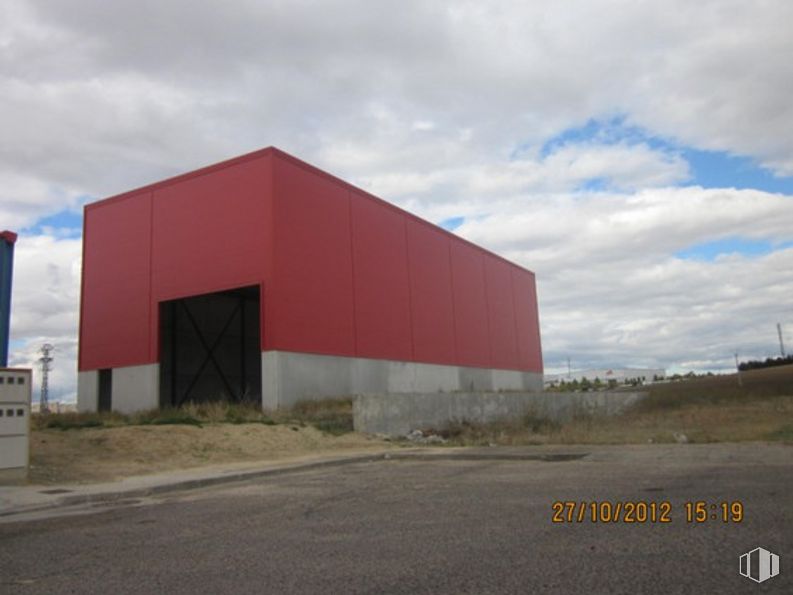 Industrial for sale at Polígono Industrial Valdolí, Torrijos, Toledo, 45500 with building, cloud, sky, land lot, asphalt, composite material, landscape, facade, commercial building and plant around