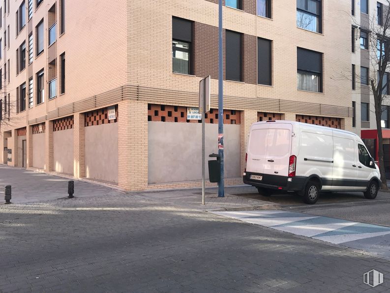 Retail for sale & for rent at Calle Coslada, Leganés, Madrid, 28914 with van, building, window, car, wheel, vehicle, tire, automotive lighting, road surface and motor vehicle around