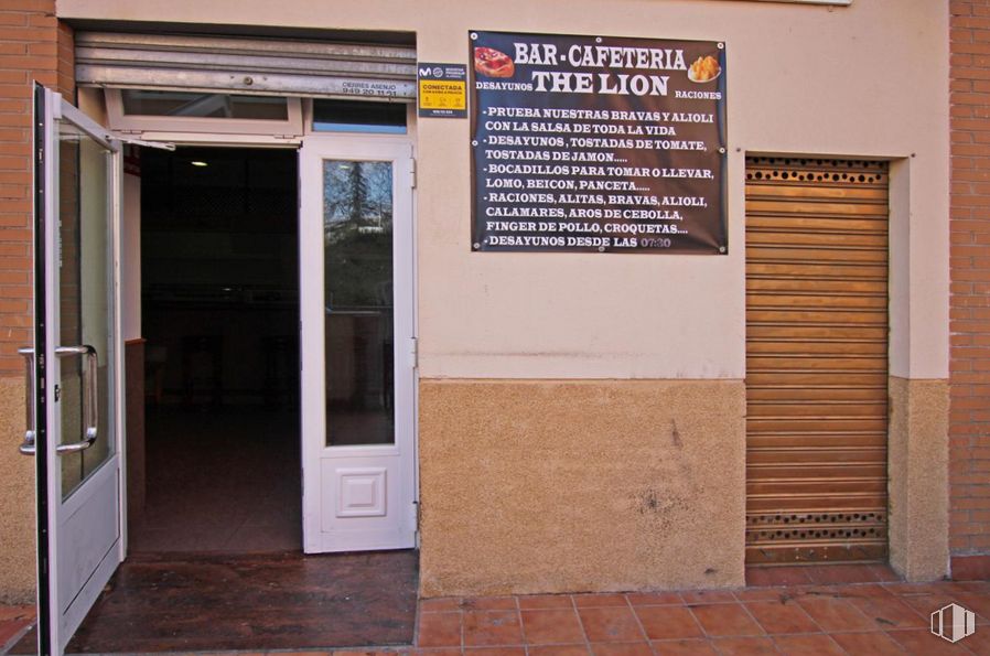 Local en venta en Calle Sopetrán, Guadalajara, 19004 con puerta, propiedad, accesorio, madera, pared, gas, material compuesto, fachada, ladrillo y asa alrededor