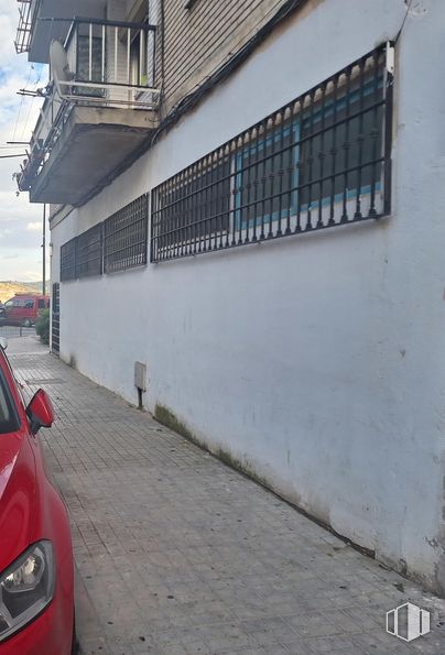 Local en venta en Calle Quiñón, 1, San Martín de la Vega, Madrid, 28330 con coche, ventana, iluminación del automóvil, matrícula del vehículo, vehículo de motor, edificio, vehículo, diseño automovilístico, luces traseras y de freno y puerta del vehículo alrededor