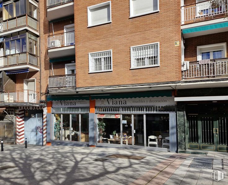 Retail for sale at Calle Marqués de Viana, 22, Tetuán, Madrid, 28039 with window, facade, town, neighbourhood, urban design, composite material, mixed-use, apartment, concrete and commercial building around