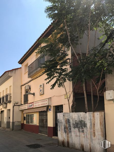 Local en venta en Calle Real, 7, Pinto, Madrid, 28320 con casa, puerta, edificio, cielo, ventana, planta, madera, árbol, sombra y superficie de carretera alrededor