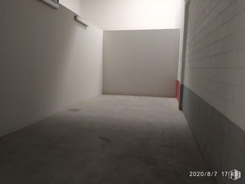 Nave en venta en Avenida Américas, Coslada, Madrid, 28820 con madera, edificio, accesorio, gris, suelo, material compuesto, tintes y sombras, rectángulo, simetría y techo alrededor