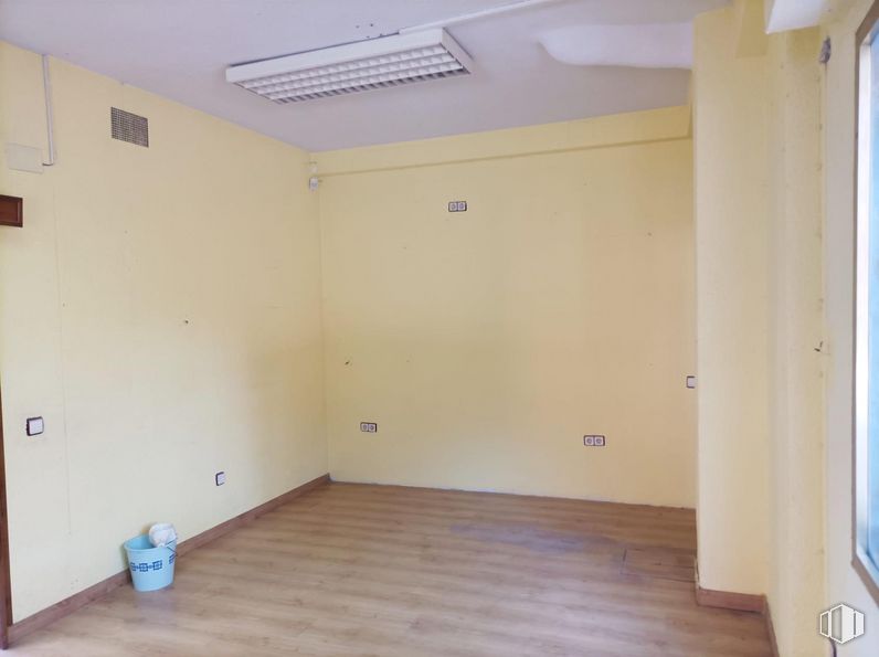 Local en alquiler y venta en Calle Teruel, 5, Fuenlabrada, Madrid, 28941 con propiedad, accesorio, madera, pintura, hall, suelos, pared, suelo, tinte para madera y edificio alrededor