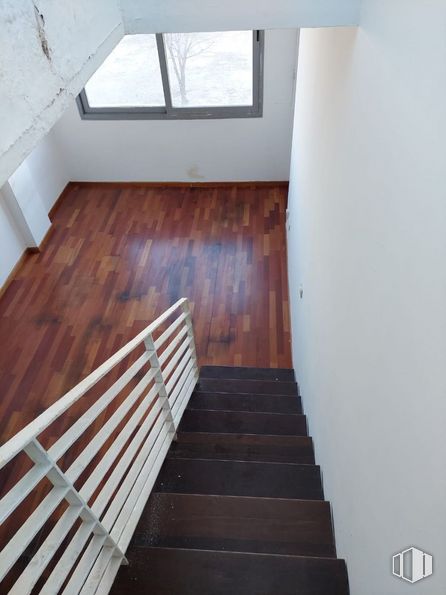 Office for sale at Calle Cerro del Murmullo, 13, Villa de Vallecas, Madrid, 28031 with window, bench, fixture, wood, stairs, interior design, flooring, wood stain, line and floor around