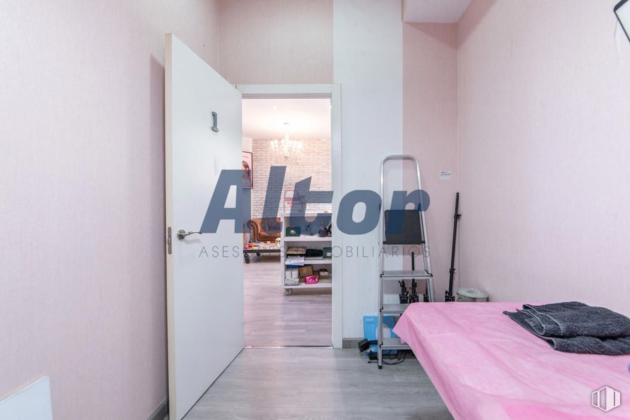 Local en alquiler y venta en Calle Fray Luis De León, Arganzuela, Madrid, 28012 con cama, puerta, suelos, suelo, interiorismo, apartamento, techo, habitación, Inicio y mueble alrededor