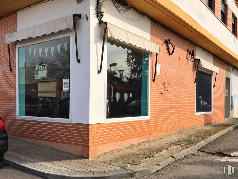 Retail for sale at Callejón Barranca, 12, Burguillos de Toledo, Toledo, 45112 with window, building, property, plant, wood, shade, brick, house, awning and wheel around