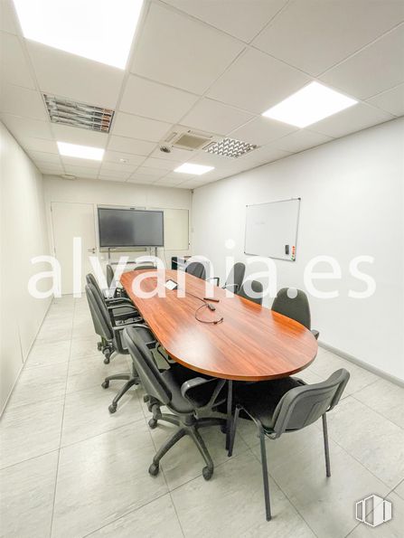 Industrial for sale at Zona San José de Valderas, Leganés, Madrid, 28918 with chair, table top, whiteboard, lighting, table, furniture, interior design, flooring, ceiling and floor around