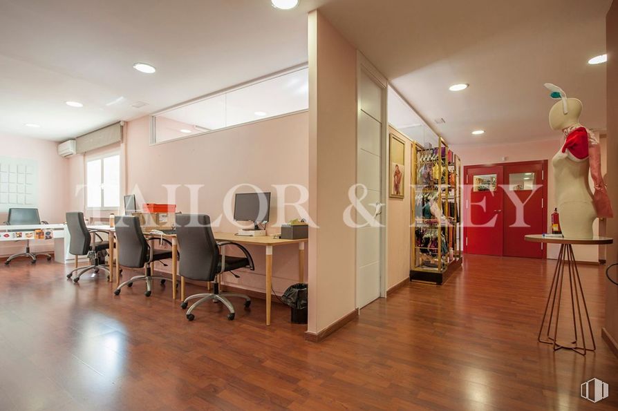 Oficina en venta en Calle Vallehermoso, Chamberí, Madrid, 28015 con silla, ropa, mesa, propiedad, mueble, alumbrado, interiorismo, madera, suelos y suelo alrededor