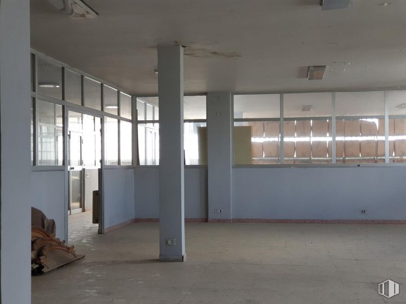 Nave en venta en Zona industrial, Leganés, Madrid, 28914 con hall, edificio, accesorio, suelos, suelo, techo, madera, sombra, vidrio y hormigón alrededor