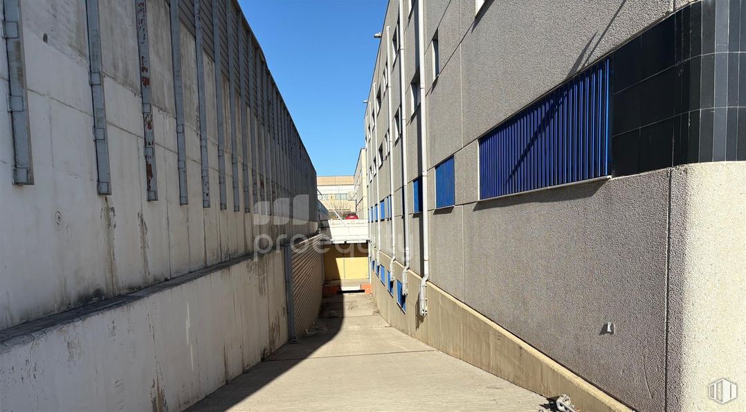 Industrial for sale at Calle Laguna, 74, Alcorcón, Madrid, 28923 with window, building, daytime, composite material, grey, concrete, building material, fence, daylighting and aluminium around