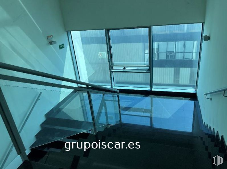 Oficina en venta en Edificio Empireo, Calle Benjamín Outram, 4, Leganés, Madrid, 28919 con edificio, ventana, rectángulo, accesorio, sombra, suelo, fachada, tintes y matices, silla y vidrio alrededor