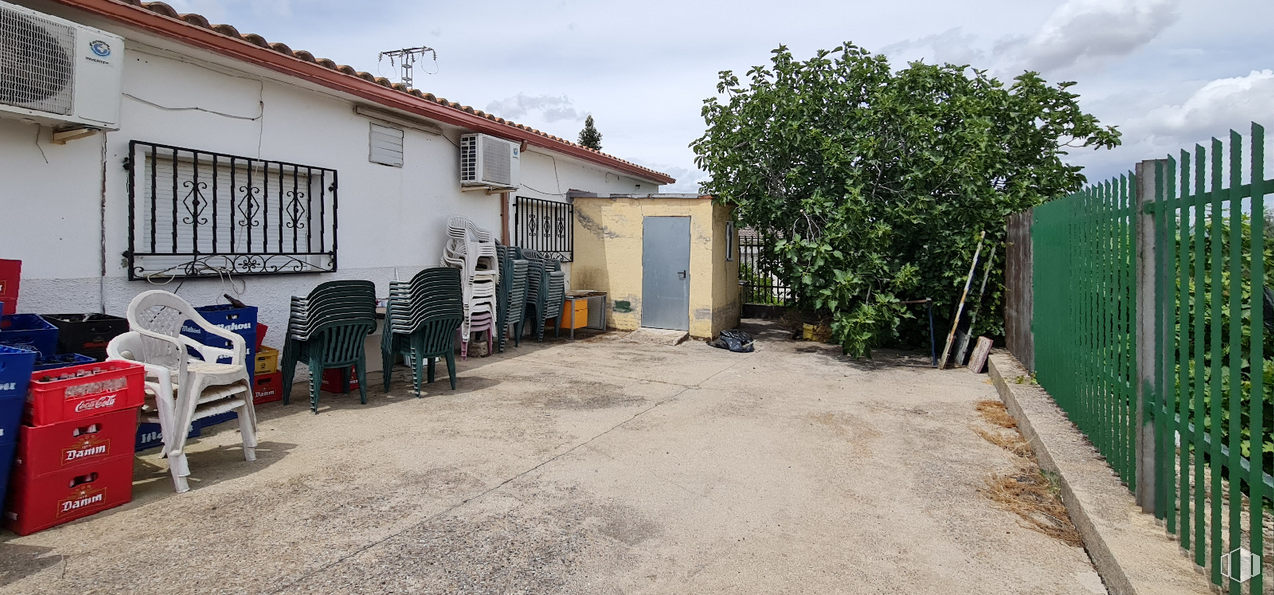 Retail for sale & for rent at Zona Río Alberche, Hormigos, Toledo, 45919 with house, chair, building, sky, plant, cloud, window, road surface, asphalt and land lot around