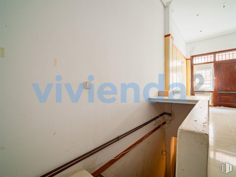 Retail for sale at Calle Ribadavia, Fuencarral - El Pardo, Madrid, 28029 with flooring, floor, ceiling, room, daylighting, plaster, building material, wood stain, plywood and tile around