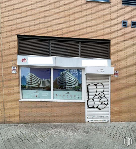 Retail for rent at Calle Platillos, La Latina, Madrid, 28054 with window, wall, architecture, composite material, concrete, apartment, commercial building, condominium and sidewalk around