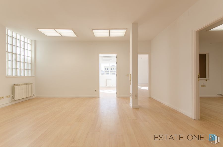 Office for rent at Calle General Oraá, Salamanca, Madrid, 28006 with window, lighting, fixture, building, hall, wood, flooring, floor, laminate flooring and wood stain around