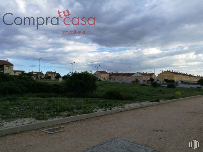 Land for sale at El Sotillo, La Lastrilla, Segovia, 40196 with building, cloud, sky, plant, road surface, asphalt, land lot, natural landscape, cumulus and landscape around