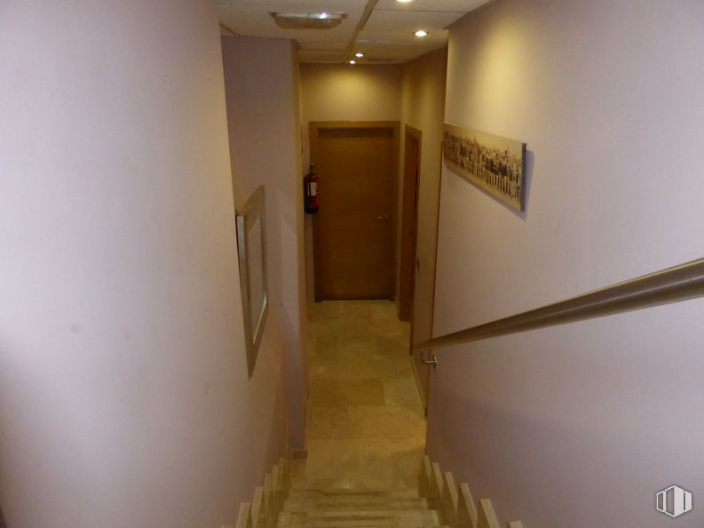 Retail for rent at Calle Fernando el Católico, Chamberí, Madrid, 28015 with door, fixture, wood, flooring, floor, hall, stairs, building, plaster and hardwood around