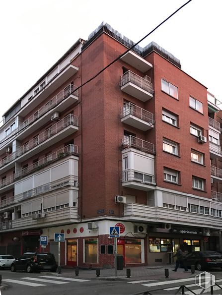 Local en venta en Calle Canillas, 36, Chamartín, Madrid, 28002 con coche, edificio, cielo, ventana, bloque de torre, diseño urbano, condominio, rueda, edificio comercial y área residencial alrededor