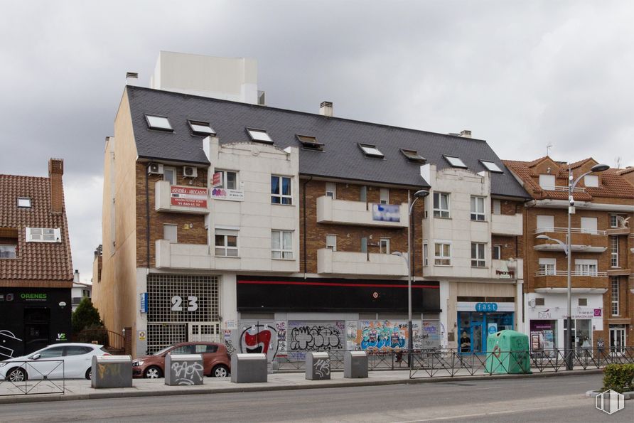 Local en venta en Calle Batalla De Bailén, 23, Collado Villalba, Madrid, 28400 con coche, edificio, cielo, rueda, nube, ventana, planta, neumático, diseño urbano y casa alrededor