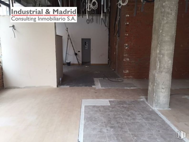 Retail for rent at Zona centro, Arganda del Rey, Madrid, 28500 with wood, door, house, flooring, floor, building, hardwood, composite material, building material and concrete around