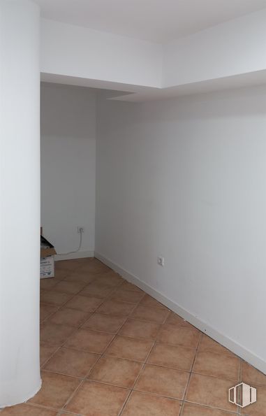 Retail for sale & for rent at Calle Abastos, 94, Aranjuez, Madrid, 28300 with flooring, floor, wall, wood, ceiling, interior design, room, apartment, tile flooring and grey around