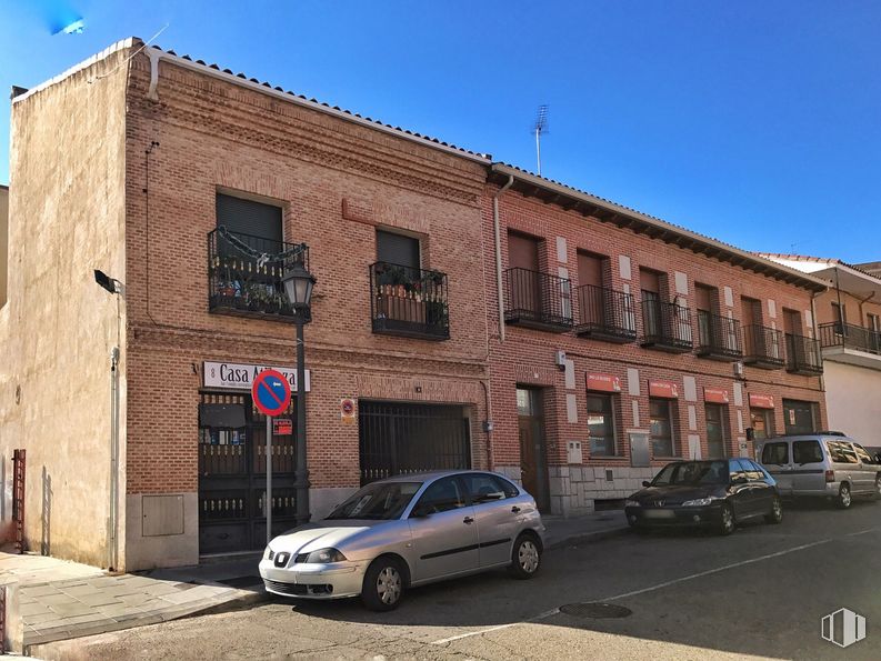 Local en alquiler en Calle de la Libertad, 60, Navalcarnero, Madrid, 28600 con coche, edificio, rueda, neumático, luz de estacionamiento automotriz, vehículo terrestre, cielo, vehículo, propiedad y ventana alrededor