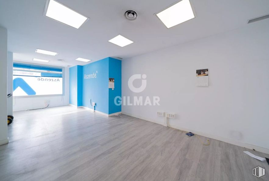 Local en alquiler y venta en Calle Téllez, Retiro, Madrid, 28007 con lámpara, alumbrado, suelos, suelo, techo, interiorismo, hall, limpieza y suelos de madera alrededor