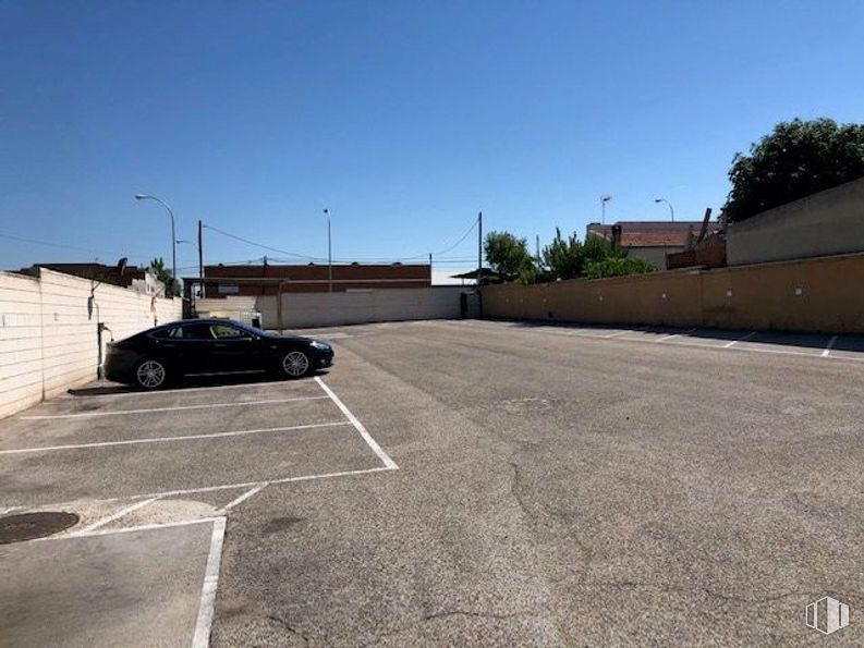 Suelo en alquiler y venta en Zona Rejas, San Blas - Canillejas, Madrid, 28022 con coche, neumático, cielo, rueda, vehículo, neumático automotriz, vehículo motorizado, superficie de carretera, asfalto y iluminación automotriz alrededor